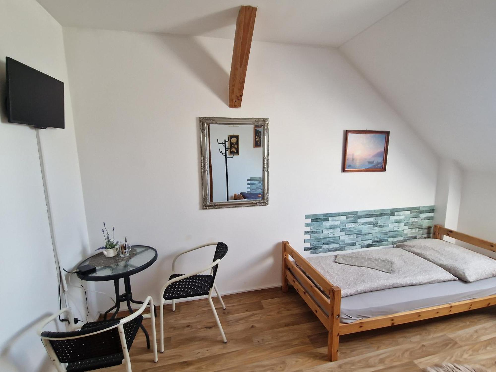 Farm Stay Nh Stables Nyrany 外观 照片