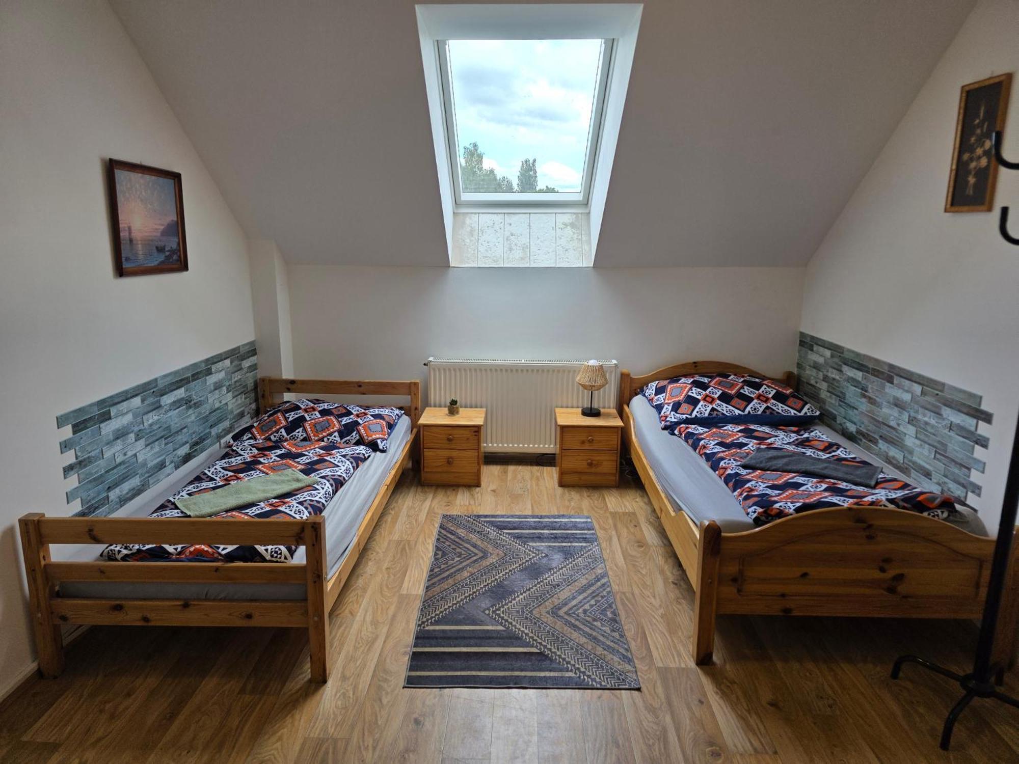 Farm Stay Nh Stables Nyrany 外观 照片