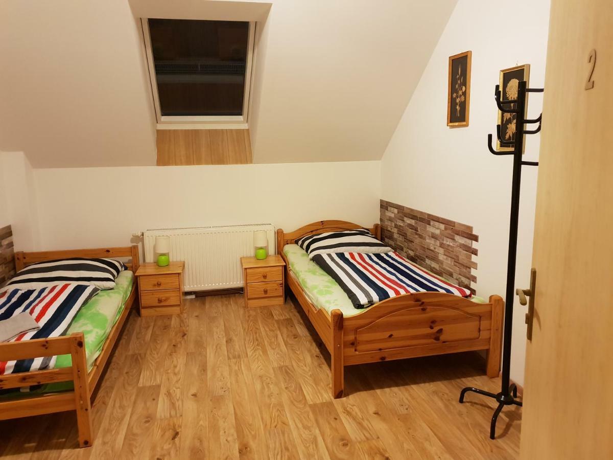 Farm Stay Nh Stables Nyrany 外观 照片