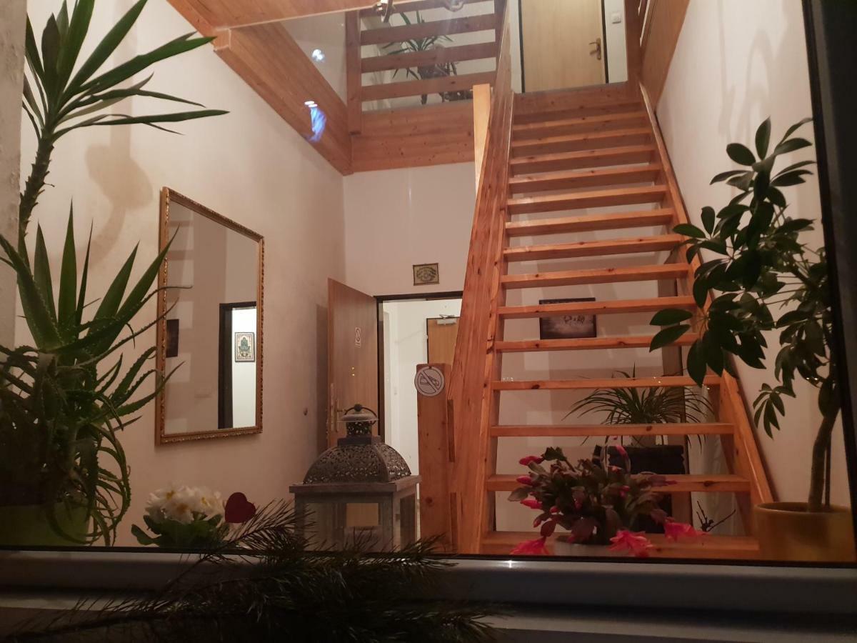Farm Stay Nh Stables Nyrany 外观 照片